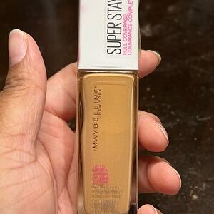 Maybelline Sun Beige Liquid Foundation Medium Coverage